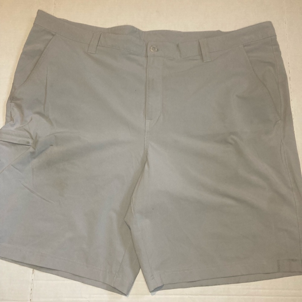 Columbia Men's Light Gray Flat Front Shorts